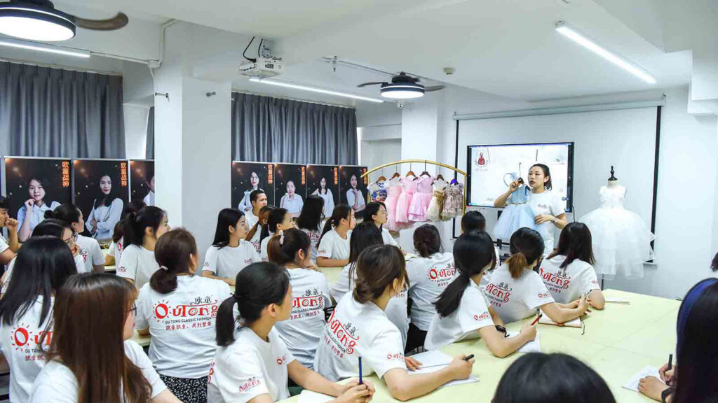 Ou Tong employee photo