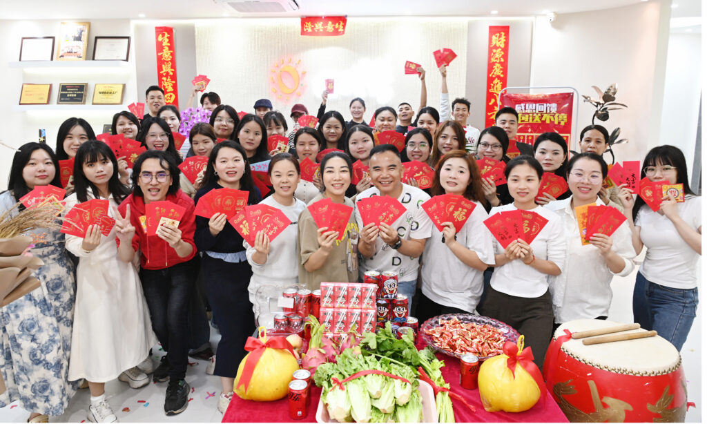 Ou Tong employee photos