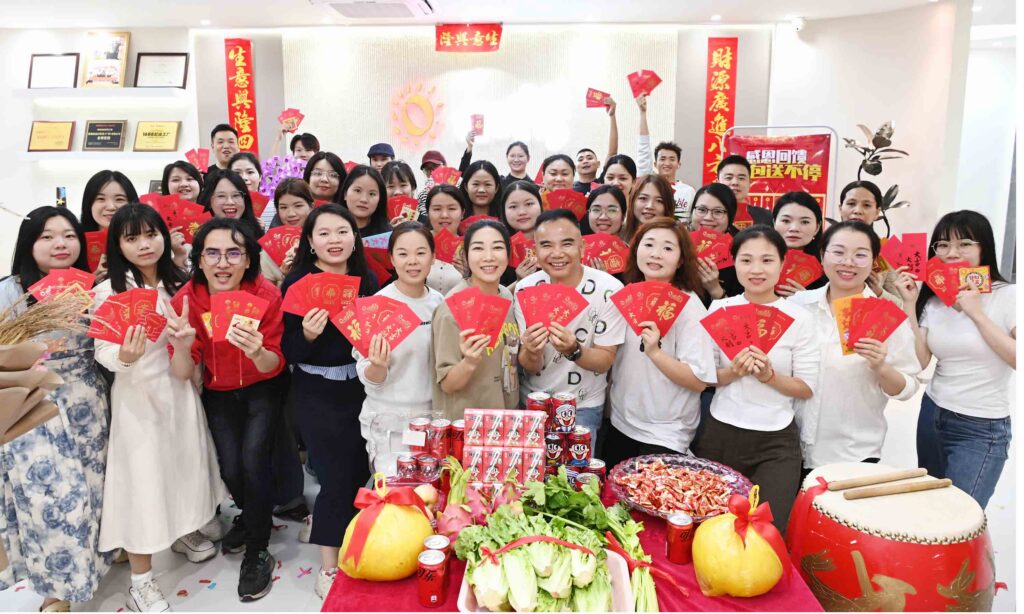 Ou Tong employee photos